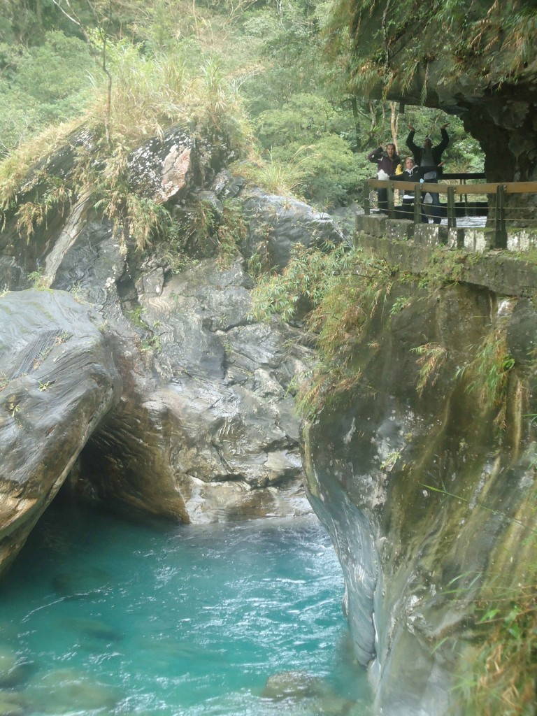 A Cruising Couple, Trail in Taroko Gorge