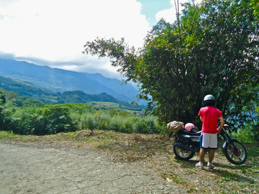 Pit Stop A Cruising Couple Pit Stop During October In Taiwan