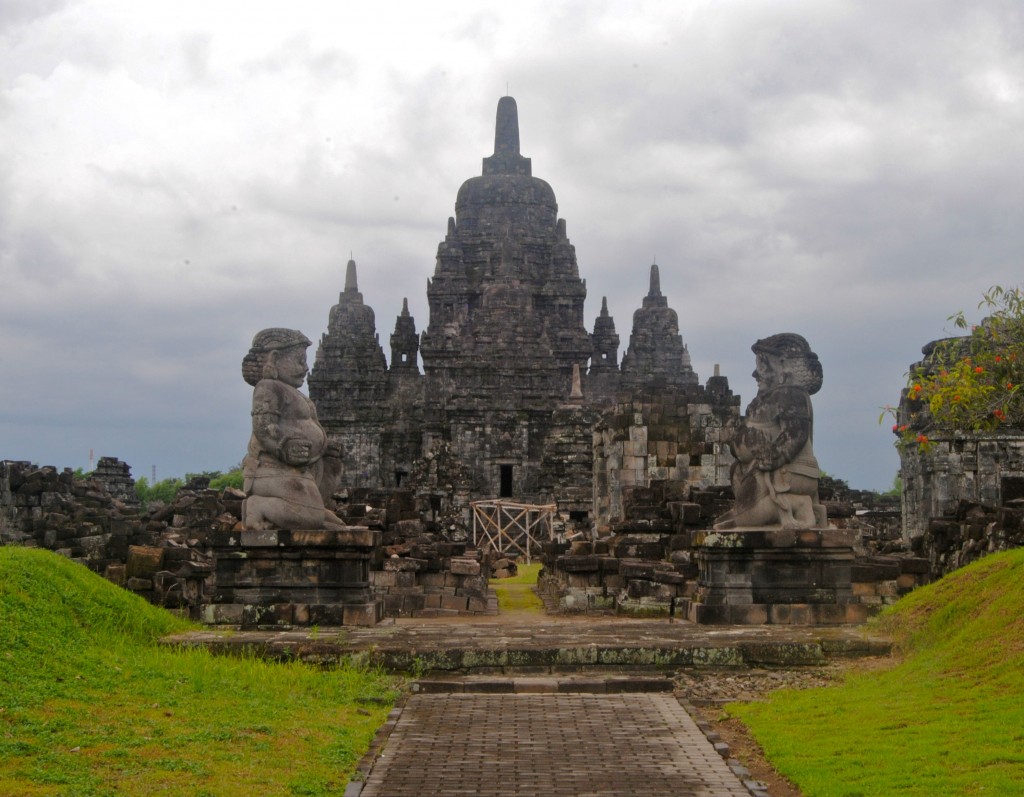Additional temple found on the Prambanan grounds