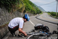 How to Change a Flat Tire: A Lesson in Generosity