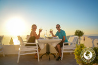 The Ultimate Romantic Dinner Experience – Dining in Santorini